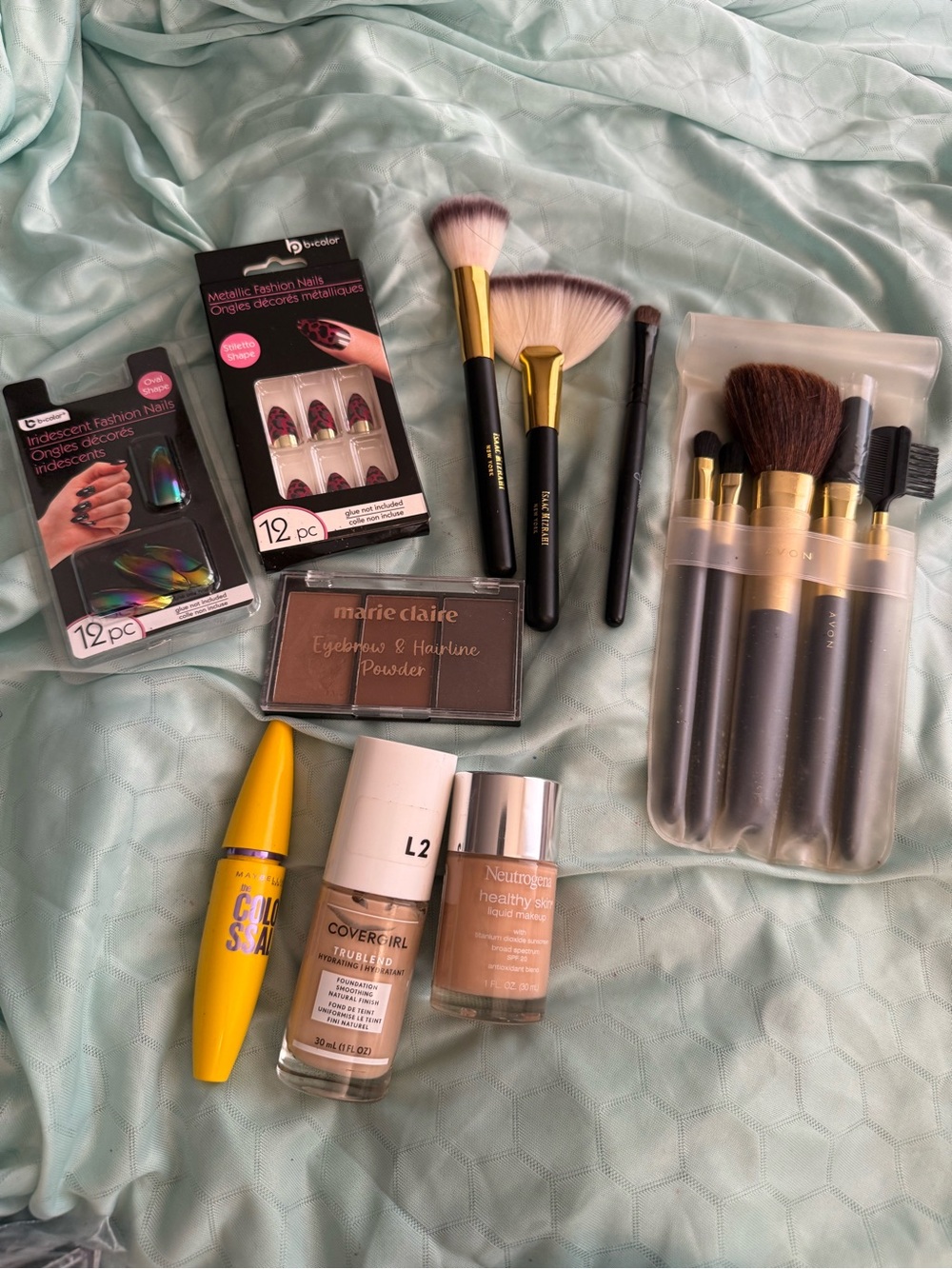 Large makeup bundle - Picture 4 of 4